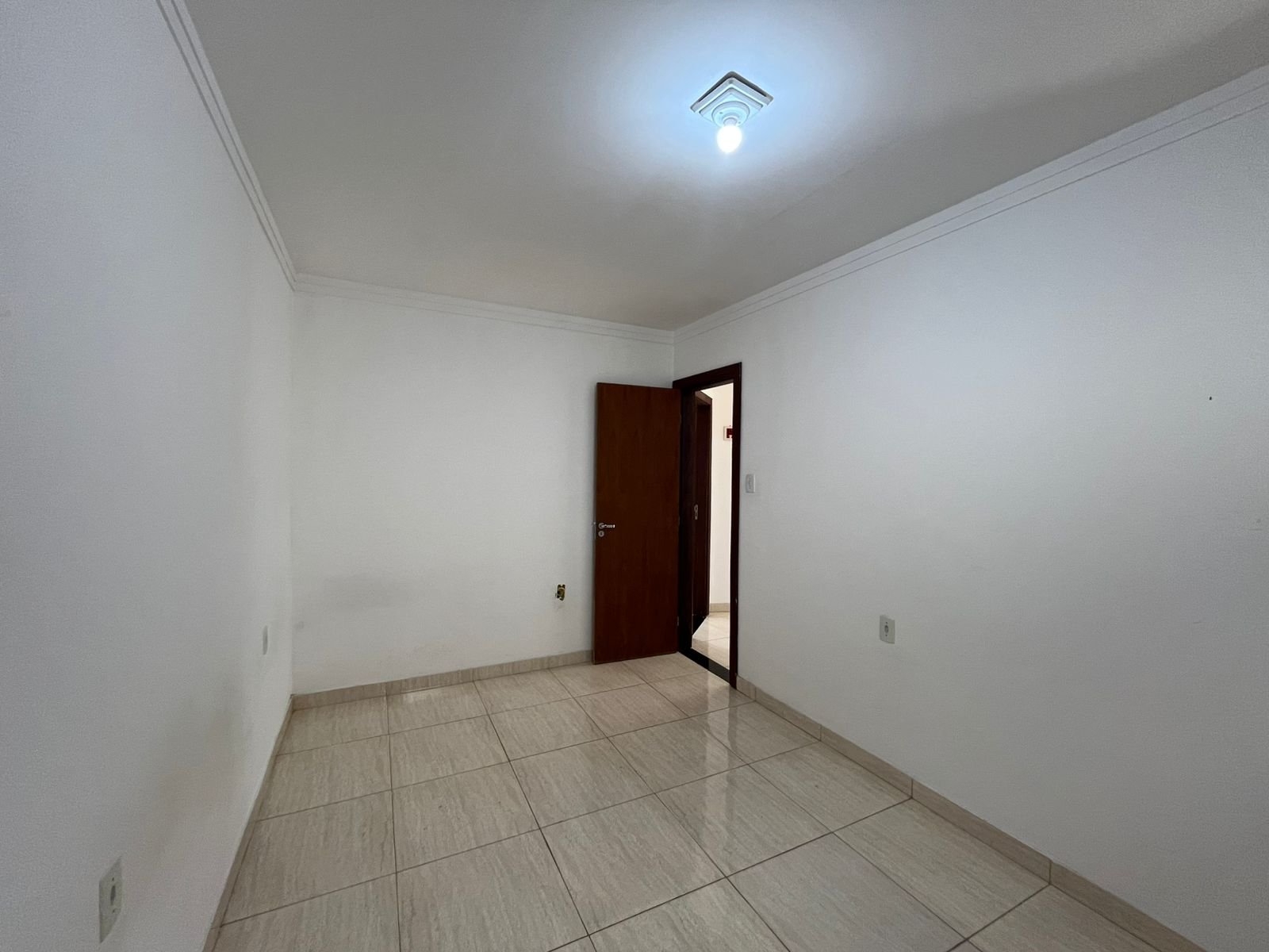 APARTAMENTO NA PRAÇA DA SALGADEIRA