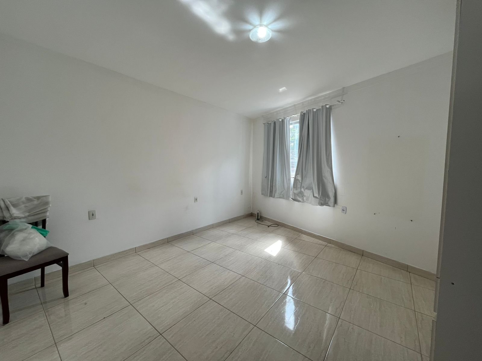 APARTAMENTO NA PRAÇA DA SALGADEIRA