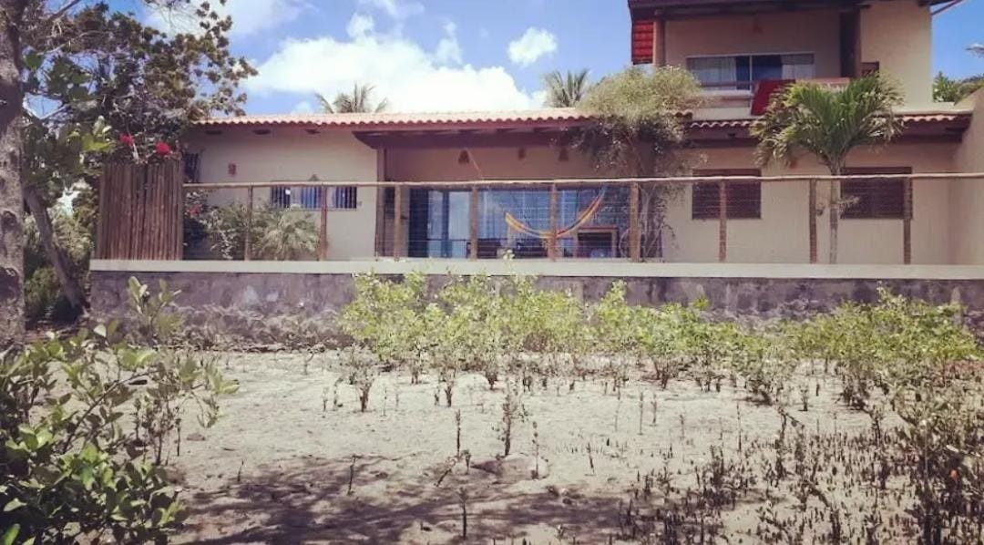 CASA A VENDA - PÉ NA AREIA