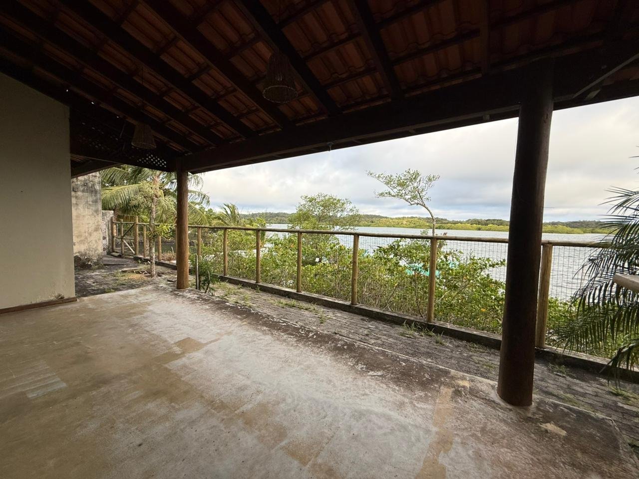 CASA A VENDA - PÉ NA AREIA