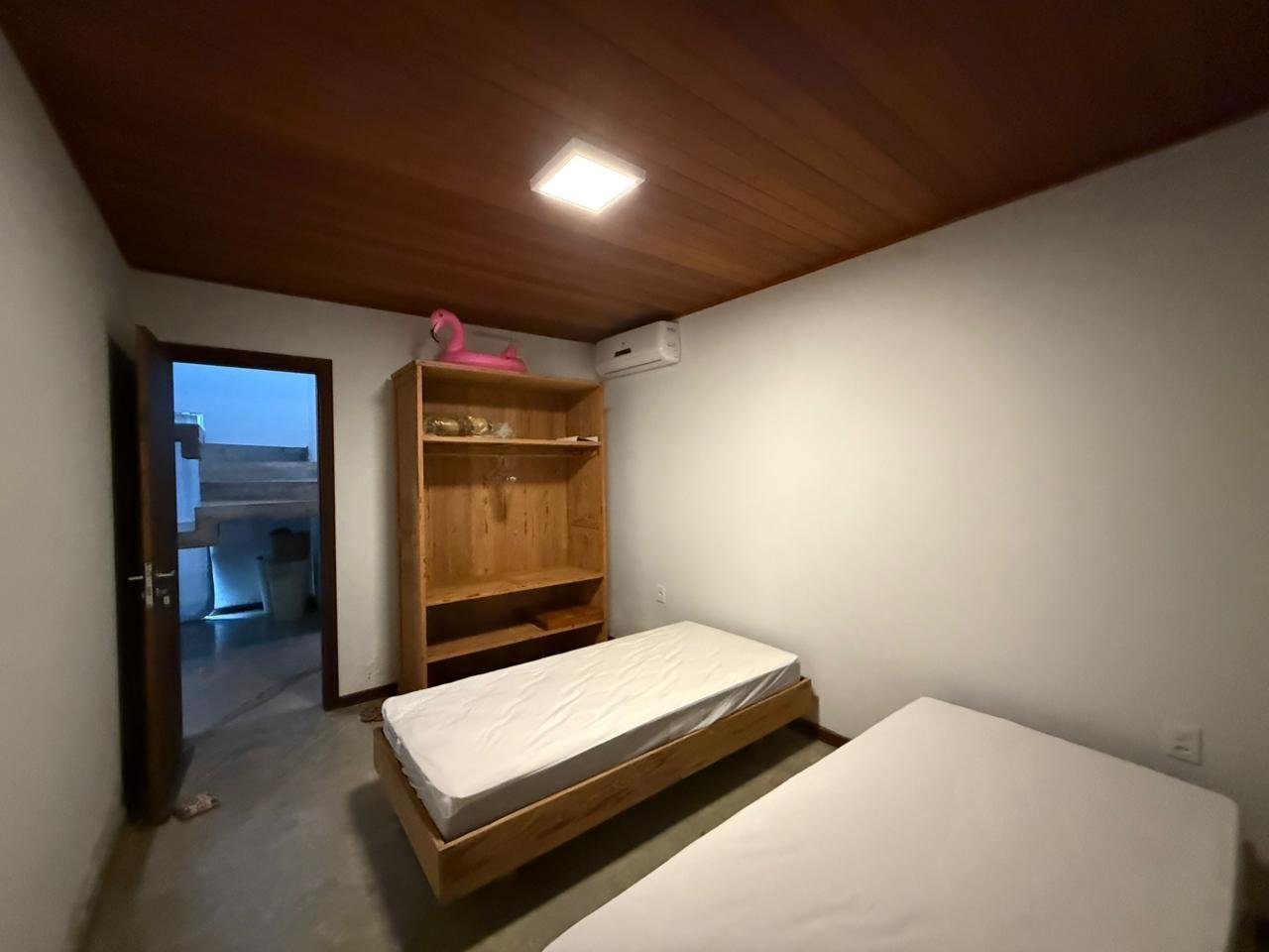 CASA A VENDA - PÉ NA AREIA