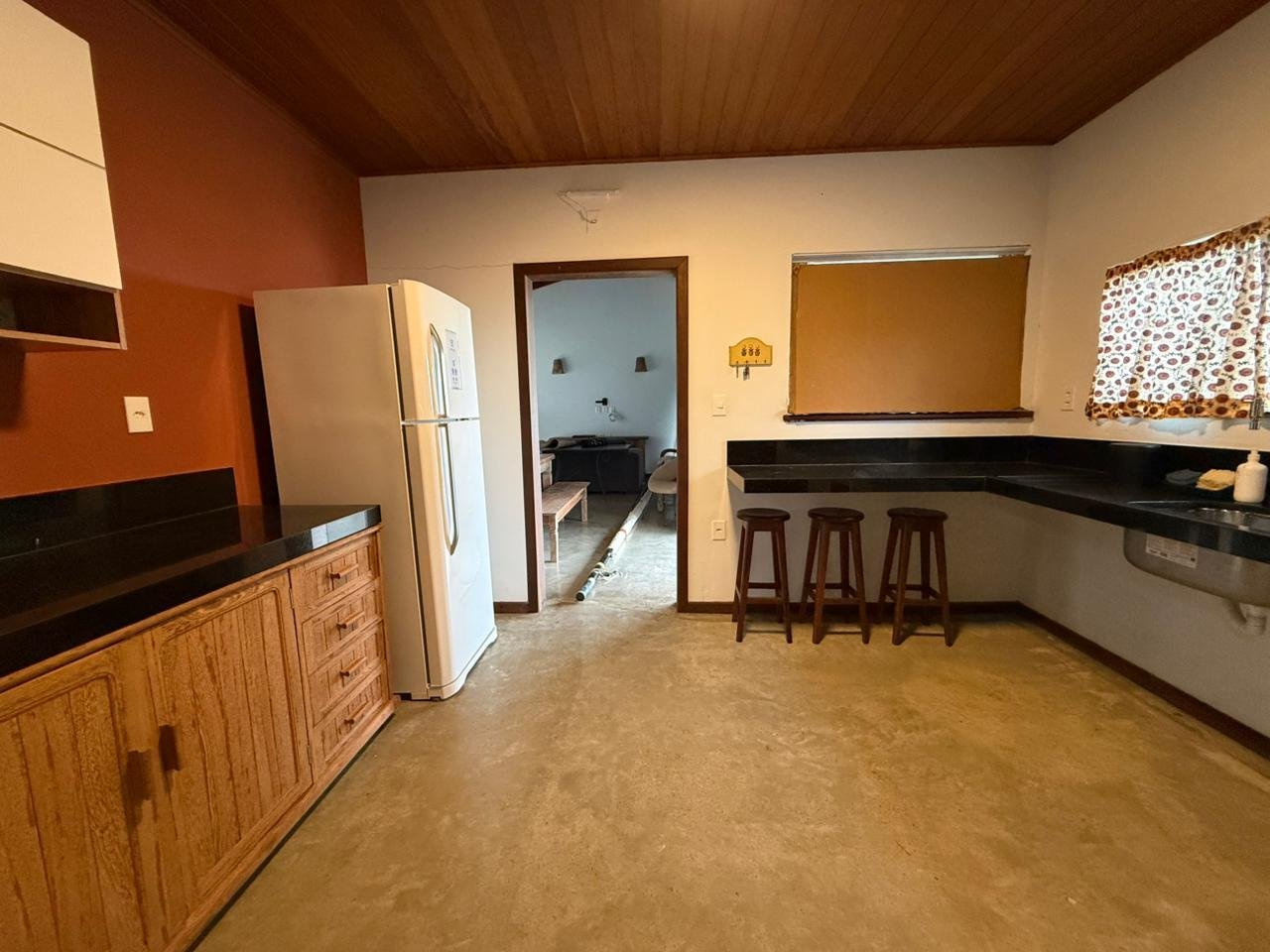 CASA A VENDA - PÉ NA AREIA