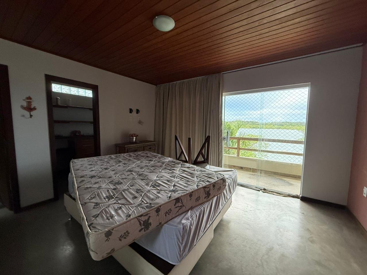 CASA A VENDA - PÉ NA AREIA