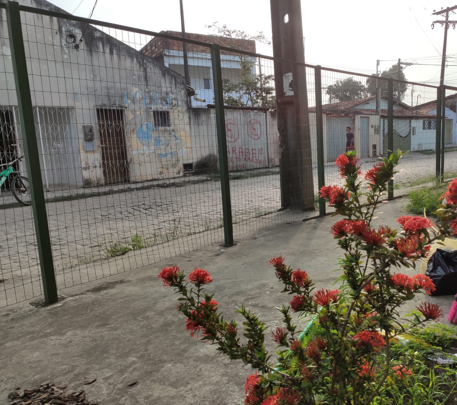 APARTAMENTO TÉRREO COM GARAGEM