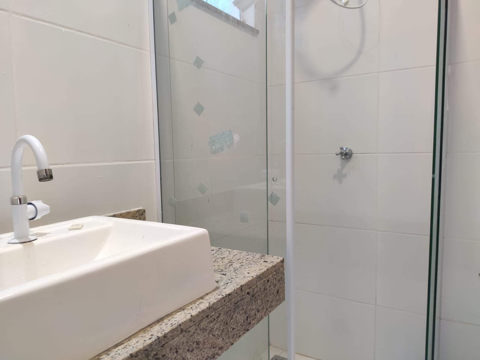 APARTAMENTO PARA LOCAÇÃO - 1º ANDAR COM GARAGEM