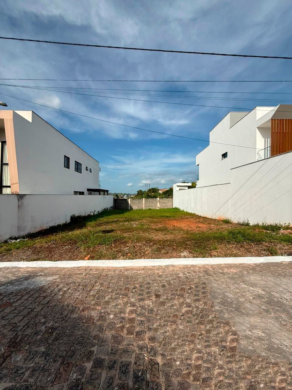 TERRENO EM CONDOMÍNIO PROX. AO CLUBE DOS 100