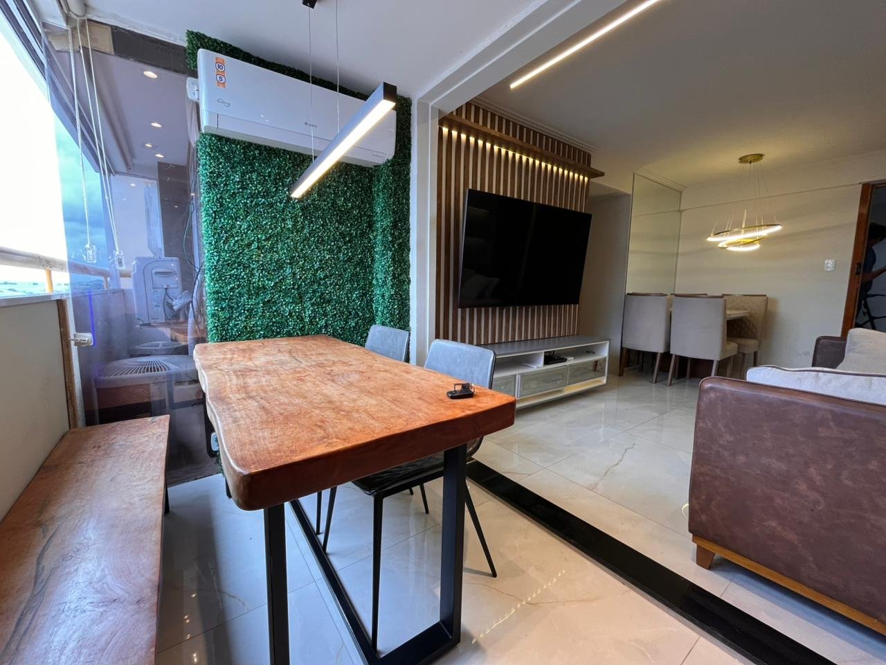 Apartamento mobiliado 2/4 com suíte em condomínio – moderno, climatizado e totalmente planejado