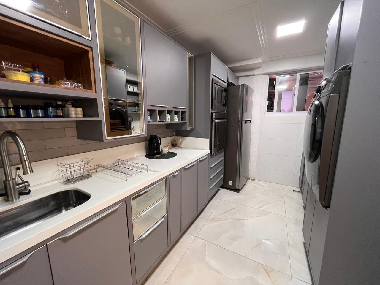 Apartamento mobiliado 2/4 com suíte em condomínio – moderno, climatizado e totalmente planejado