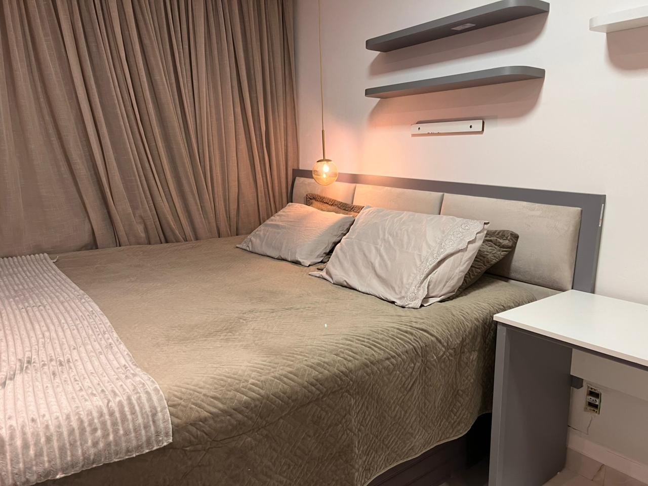 Apartamento mobiliado 2/4 com suíte em condomínio – moderno, climatizado e totalmente planejado