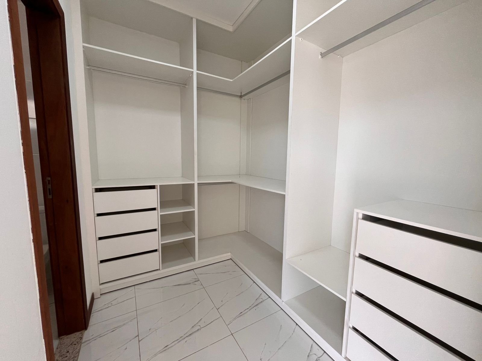 CASA EM CONDOMÍNIO NO SÃO BENEDITO