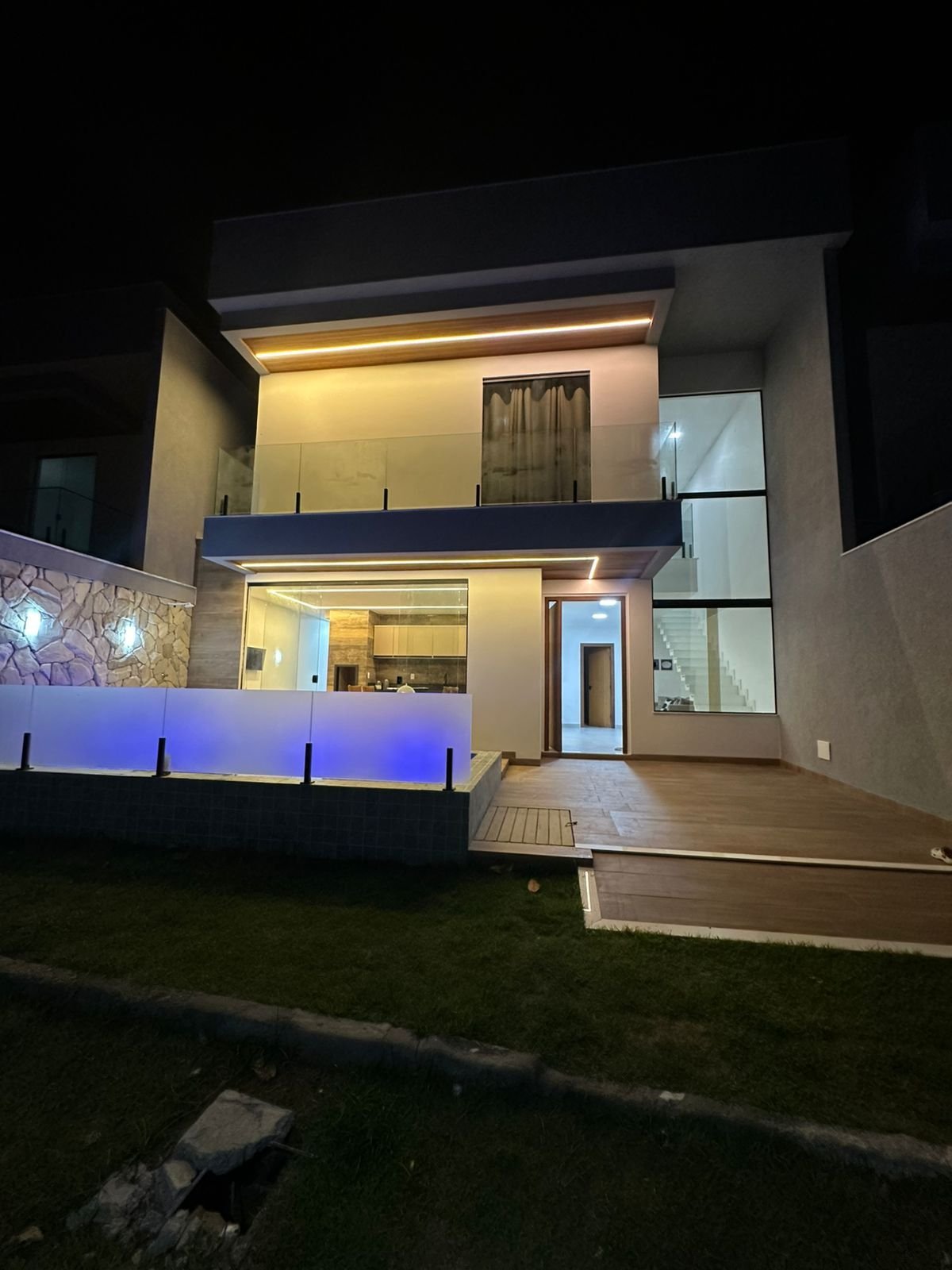 CASA NO CONDOMÍNIO ARAUÁ