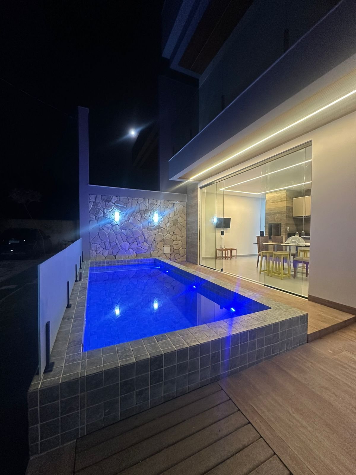 CASA NO CONDOMÍNIO ARAUÁ