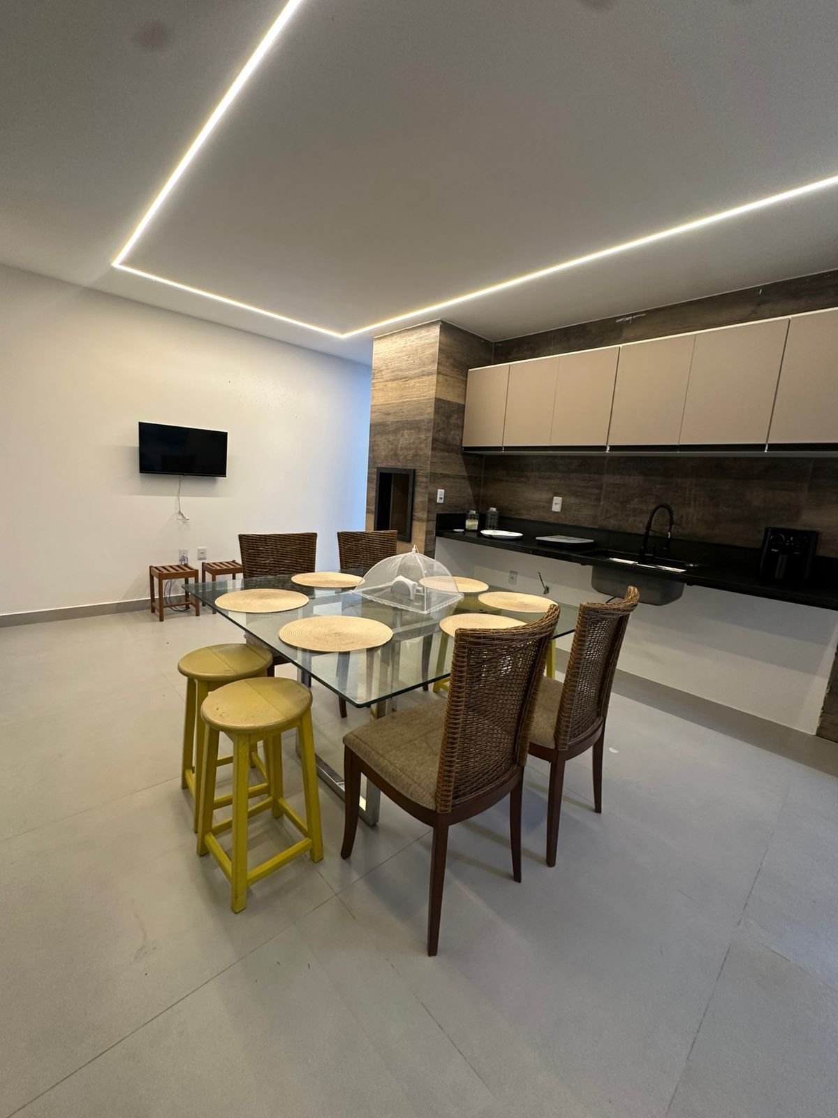 CASA NO CONDOMÍNIO ARAUÁ