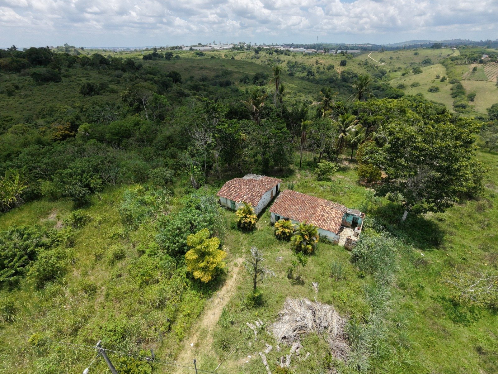 SÍTIO À VENDA - PRÓXIMO A ENTRADA DE SANTANA