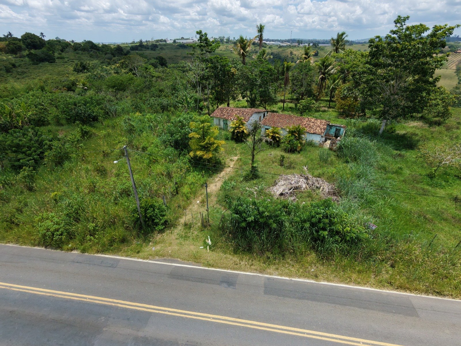 SÍTIO À VENDA - PRÓXIMO A ENTRADA DE SANTANA