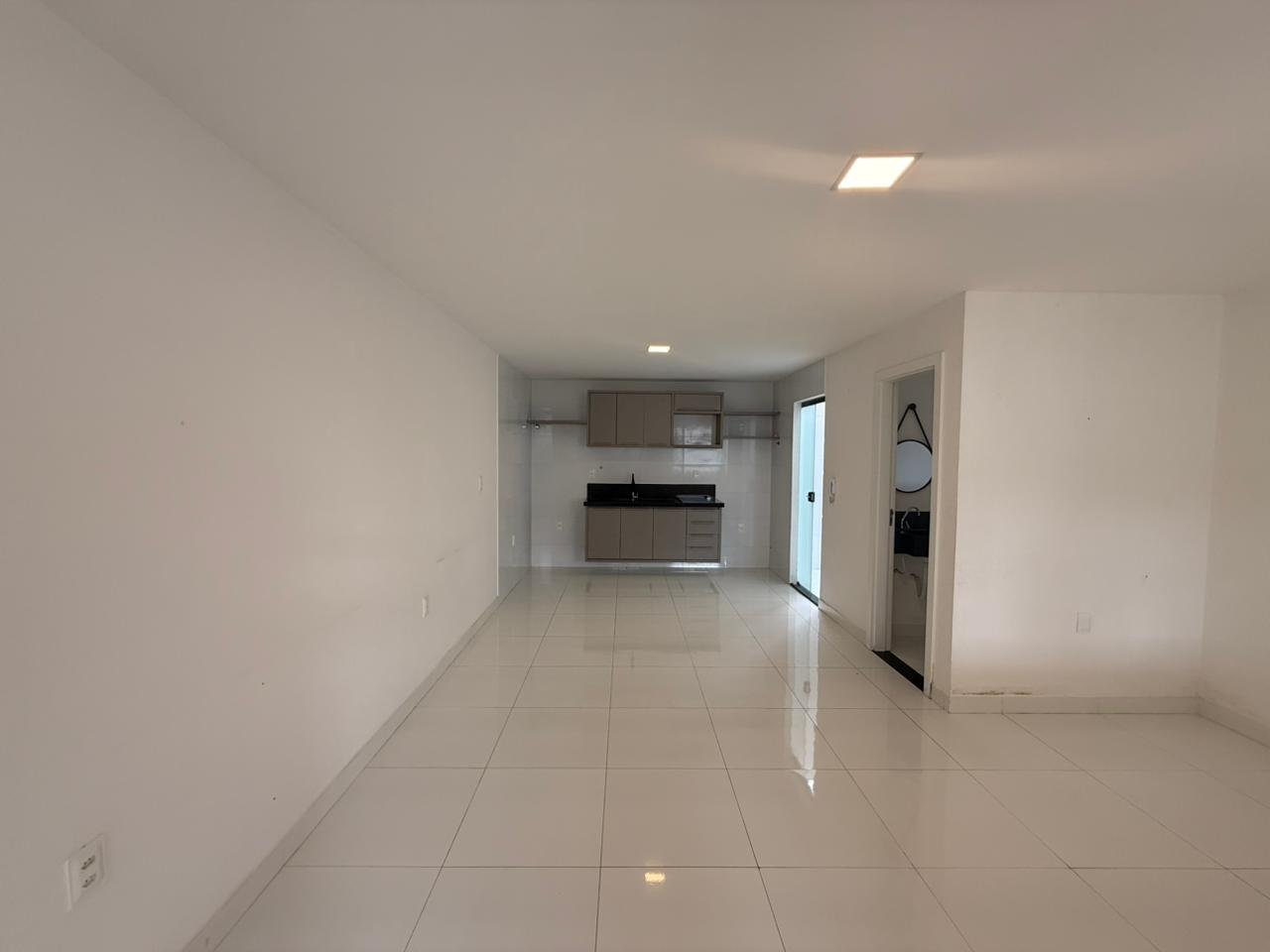 DUPLEX PARA VENDA E ALUGUEL - PRÓ. AO CLUBE DOS 100