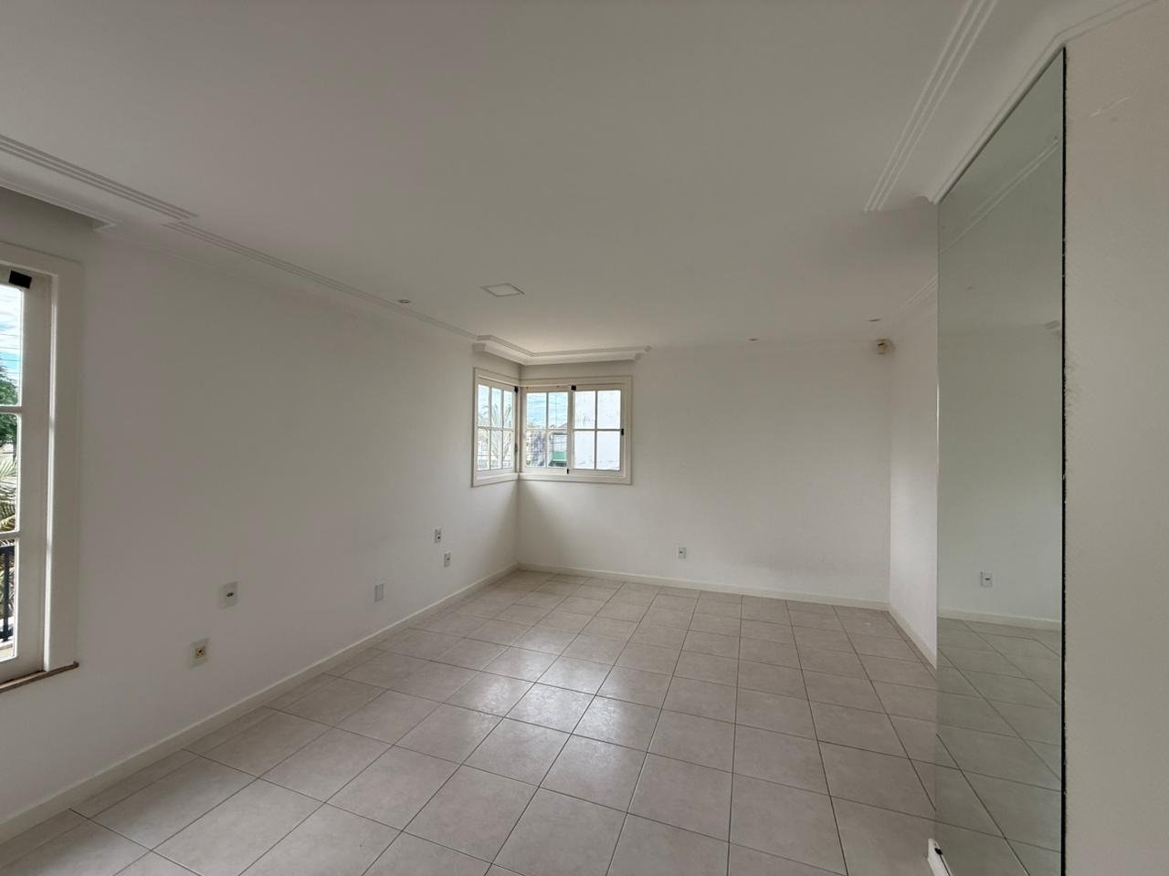CASA EM CONDOMÍNIO NO CENTRO