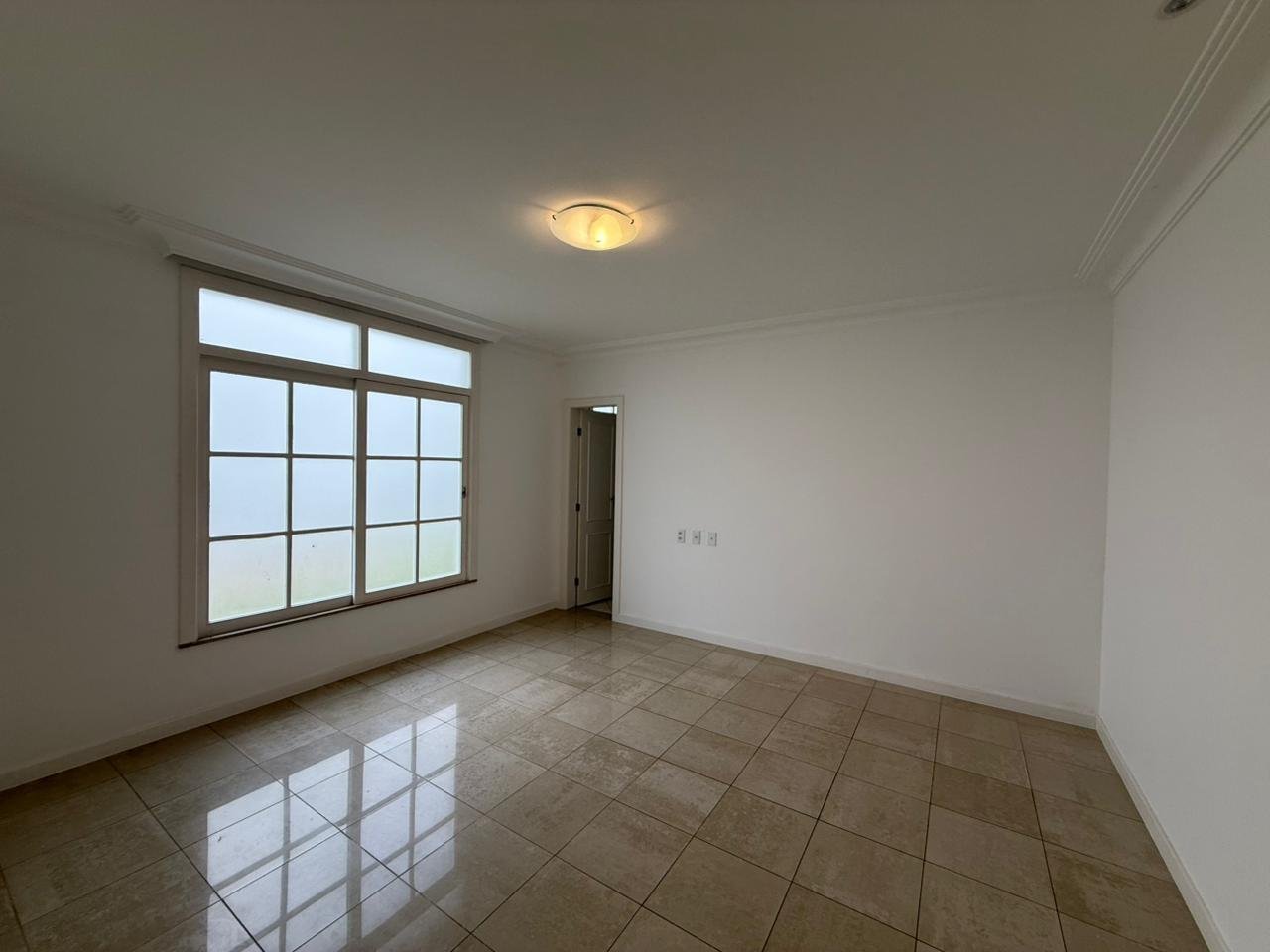CASA EM CONDOMÍNIO NO CENTRO