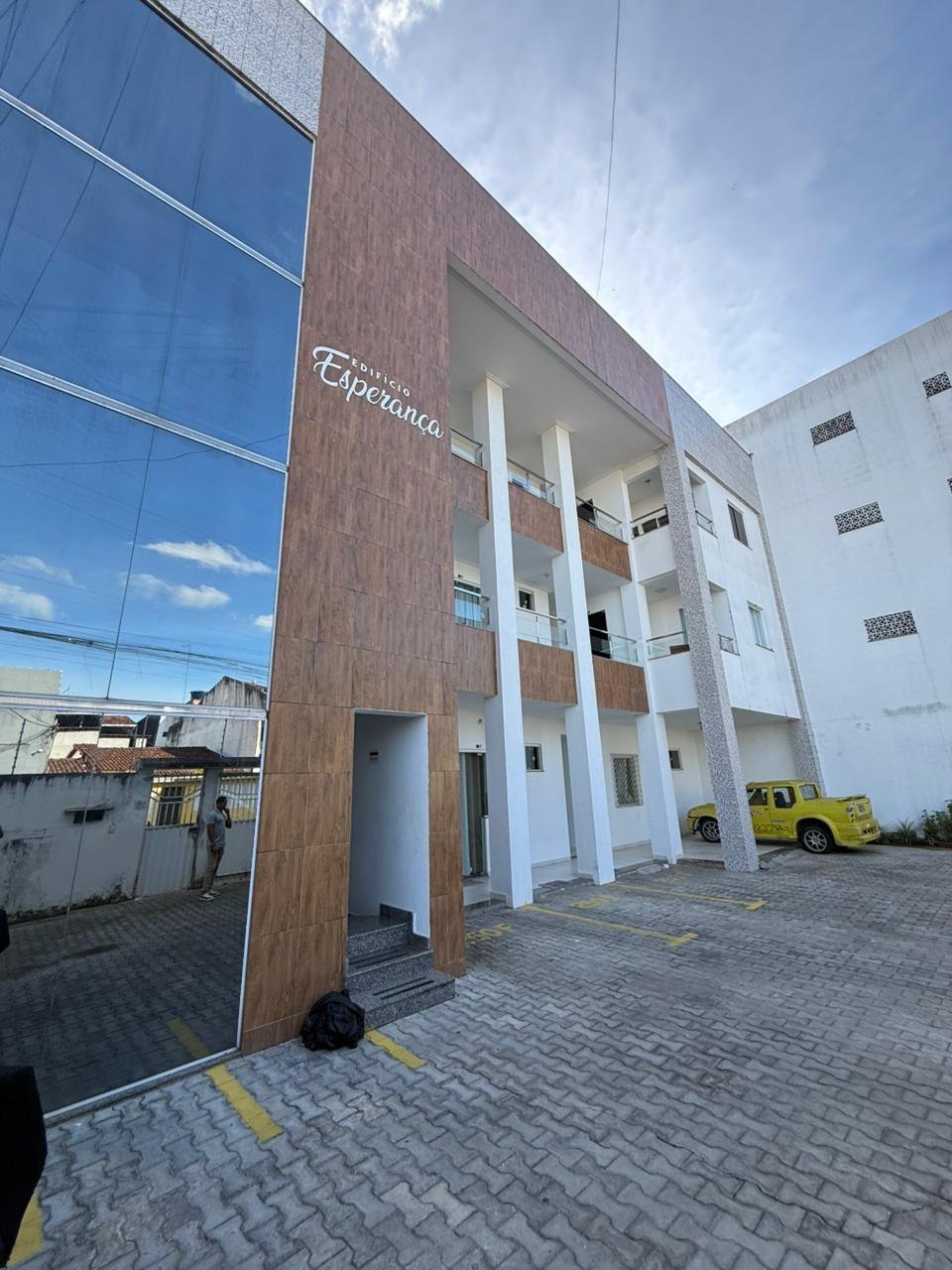 APARTAMENTO TÉRREO - PARA ALUGAR NA AV. ESPERANÇA