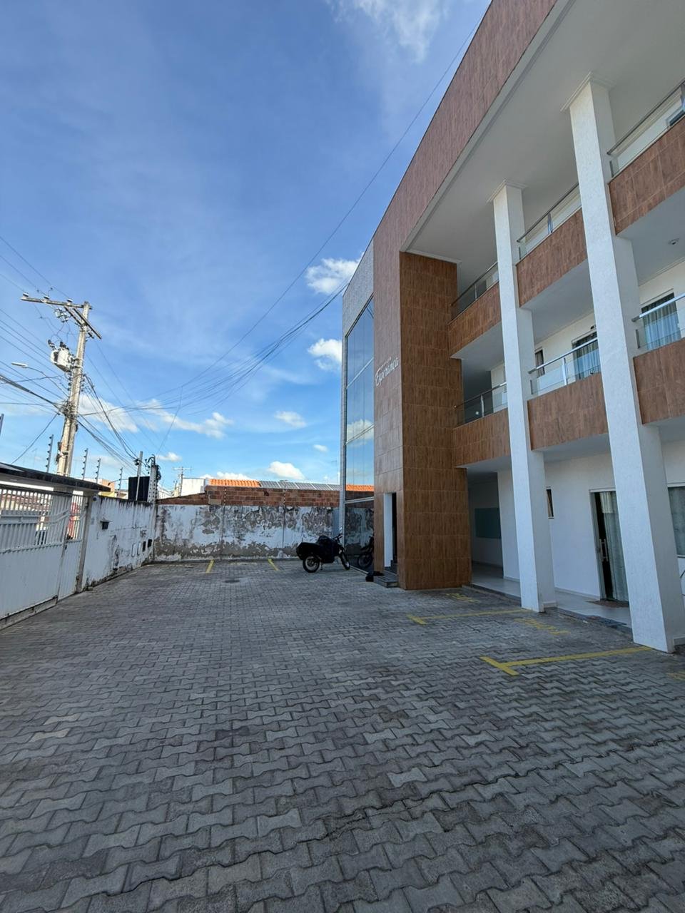 APARTAMENTO TÉRREO - PARA ALUGAR NA AV. ESPERANÇA