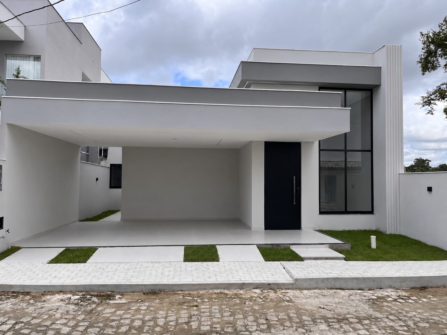 EXCELENTE IMÓVEL EM CONDOMÍNIO NO CAJUEIRO