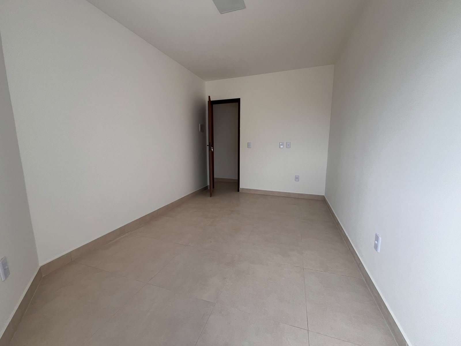 APARTAMENTOS - SÃO SANTIAGO