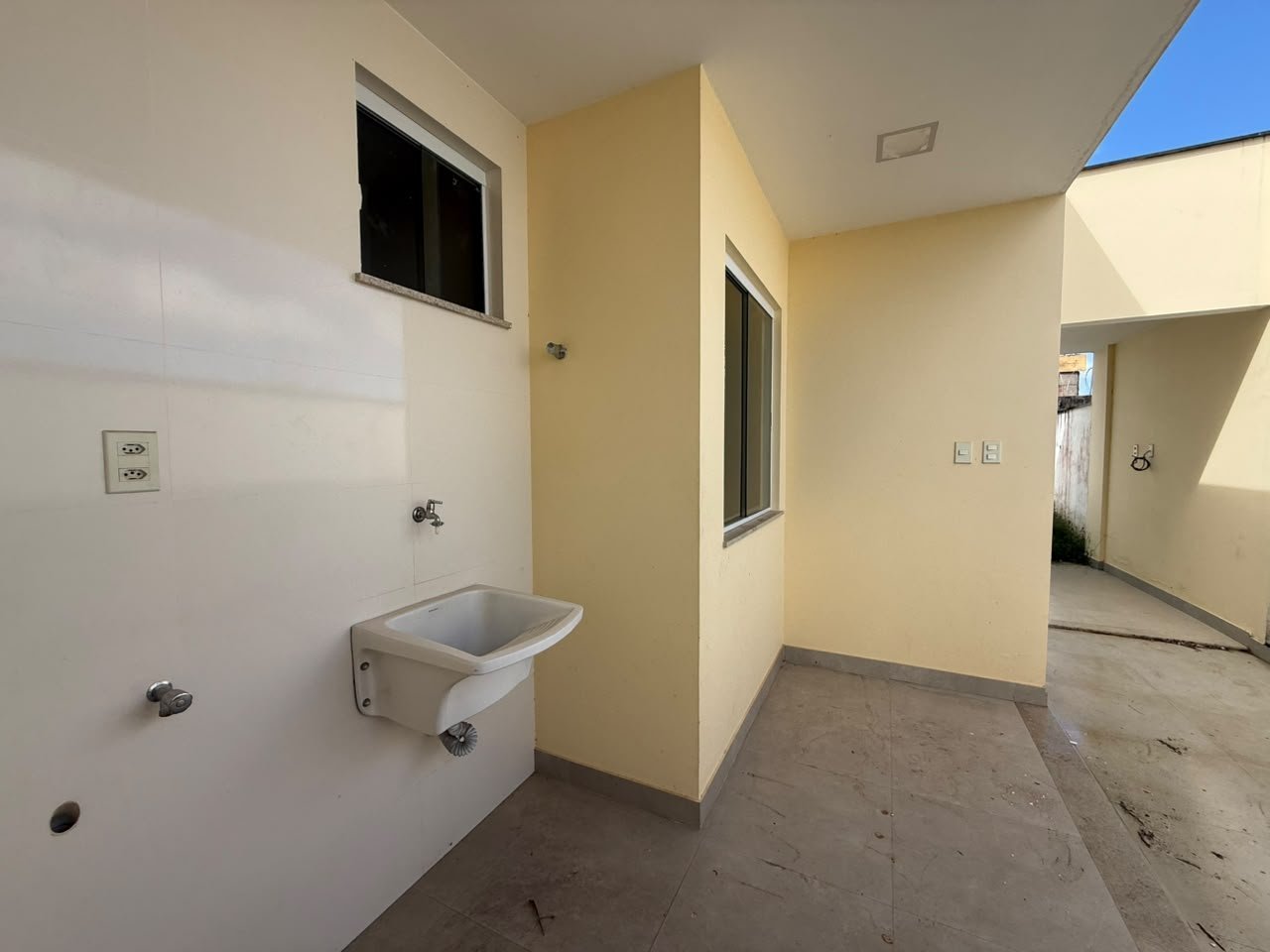 CASA EM CONDOMÍNIO NA MARIA PRETA