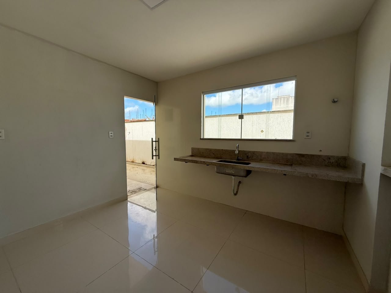 CASA EM CONDOMÍNIO NA MARIA PRETA