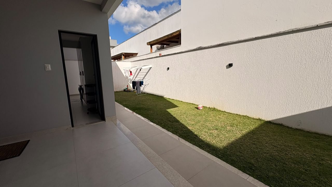 IMÓVEL ALTO PADRÃO COND. HORTO IMPERIAL