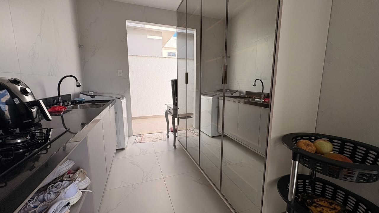 IMÓVEL ALTO PADRÃO COND. HORTO IMPERIAL