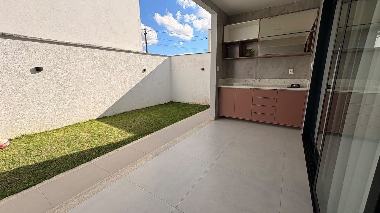 IMÓVEL ALTO PADRÃO COND. HORTO IMPERIAL