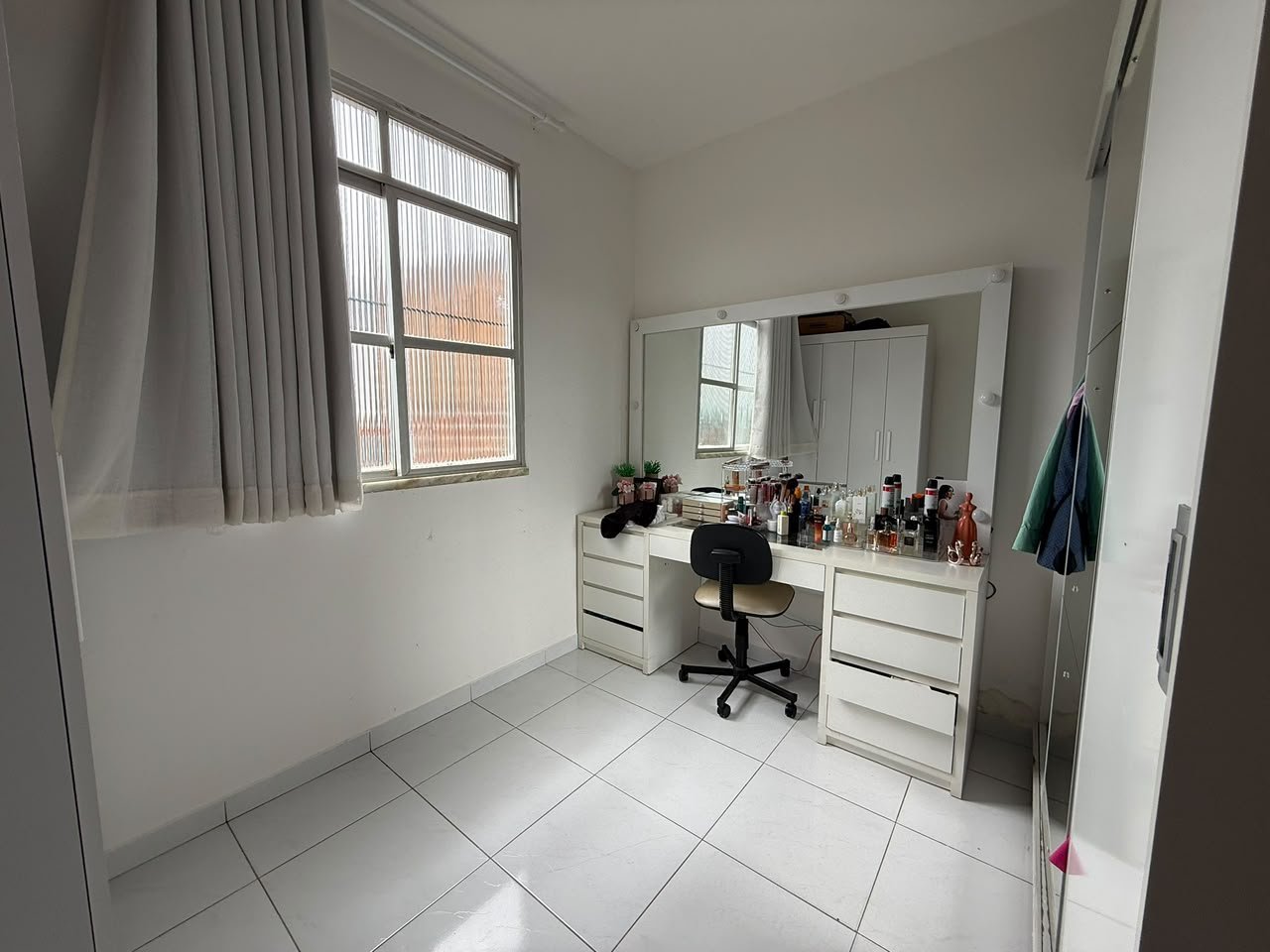 Casa com 3/4 disponível para venda na Salgadeira!