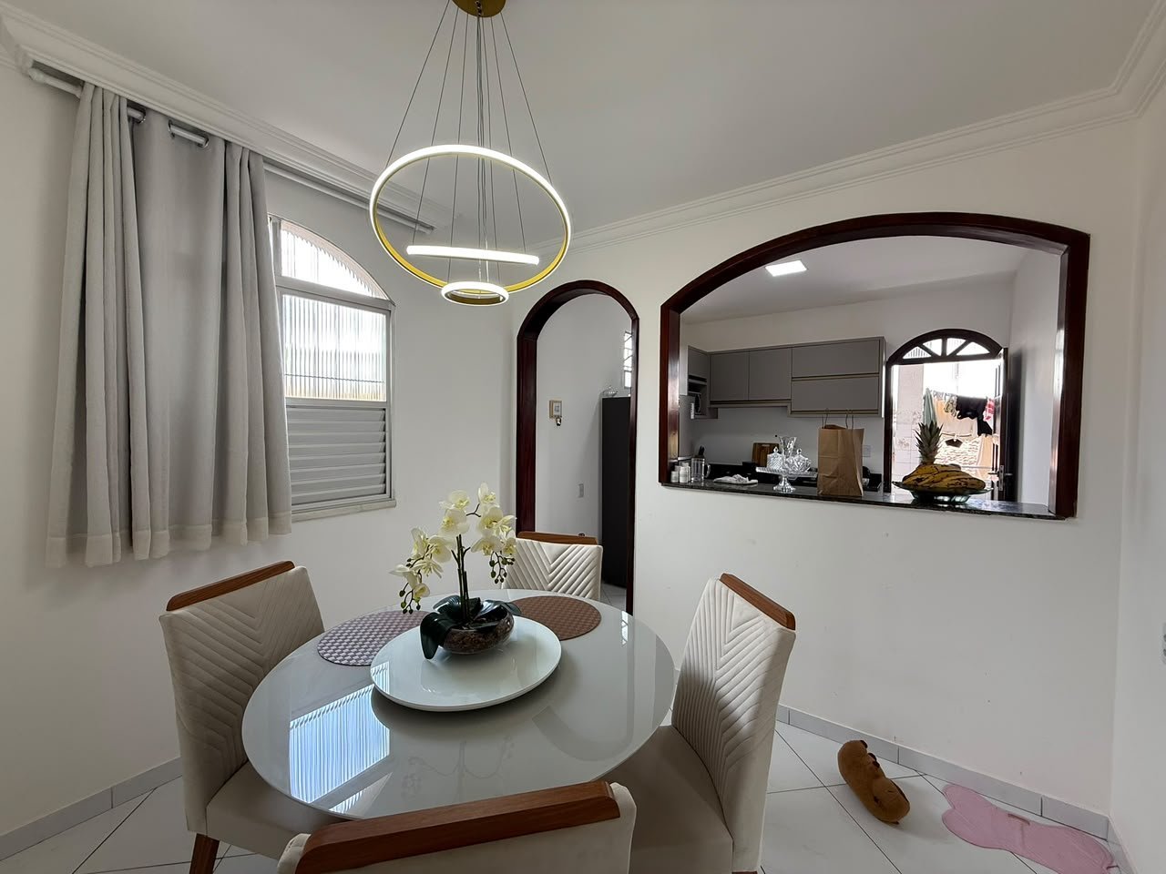 Casa com 3/4 disponível para venda na Salgadeira!