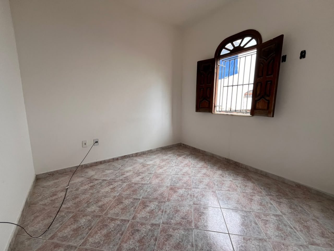 CASA PRÓXIMO A FEIRA LIVRE