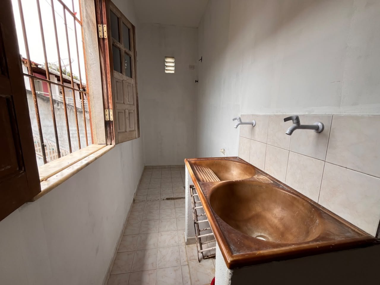 CASA PRÓXIMO A FEIRA LIVRE