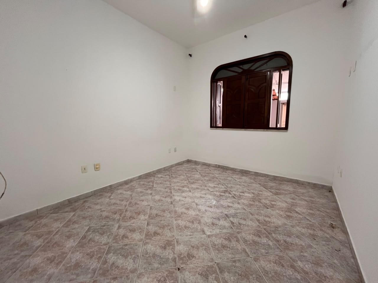 CASA PRÓXIMO A FEIRA LIVRE