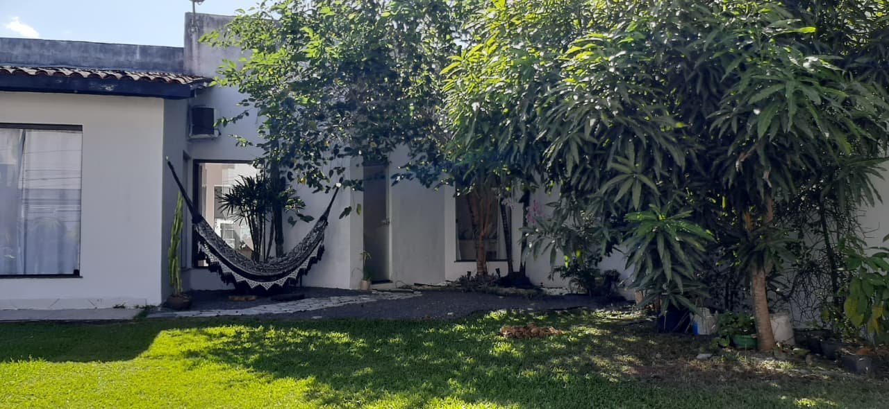 CASA TÉRREA COM ÁREA VERDE AMPLA