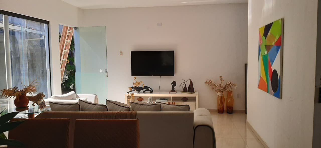 CASA TÉRREA COM ÁREA VERDE AMPLA
