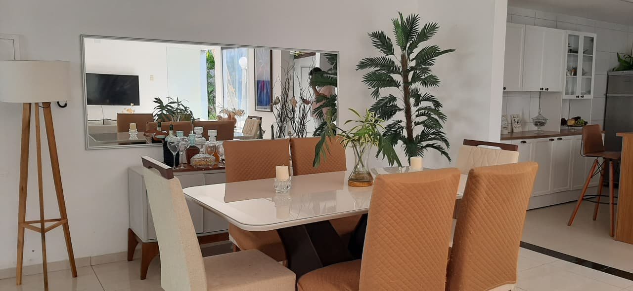 CASA TÉRREA COM ÁREA VERDE AMPLA