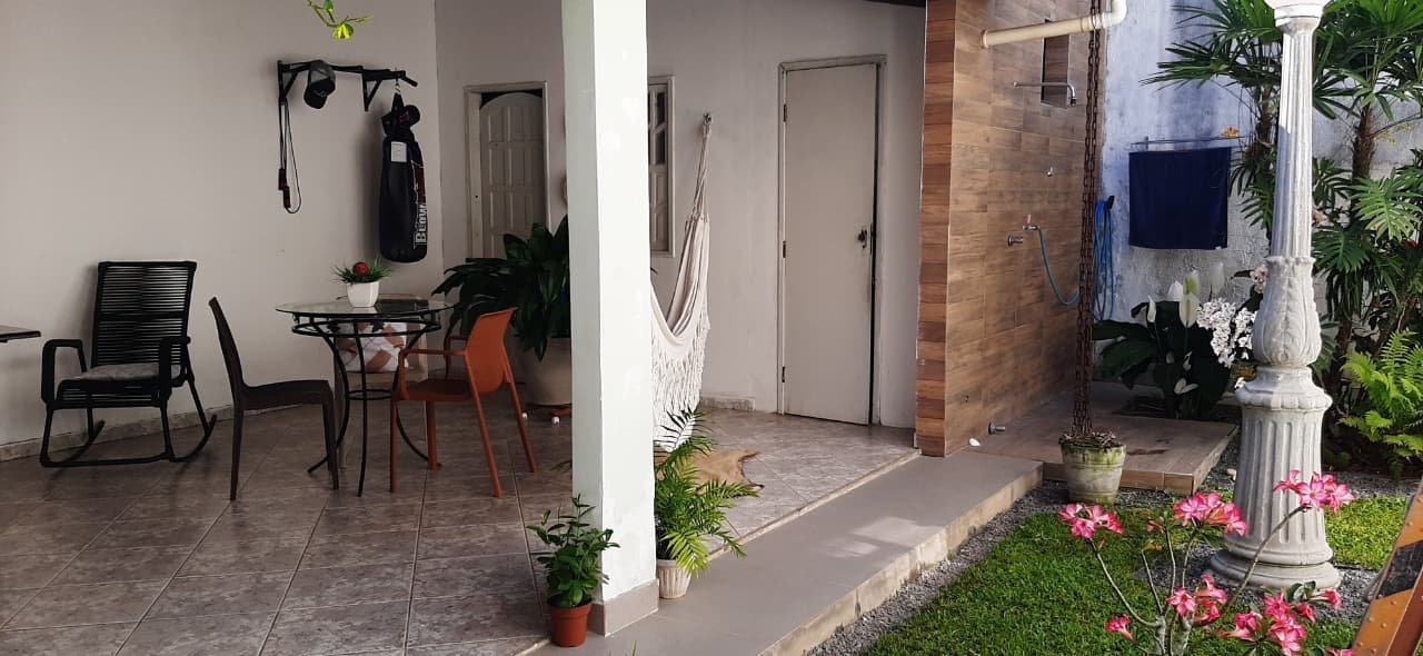 CASA TÉRREA COM ÁREA VERDE AMPLA